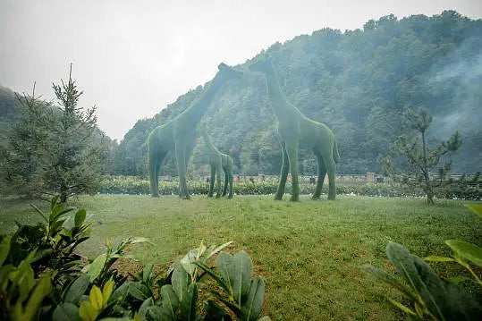 Load image into Gallery viewer, Topiary Small Giraffe