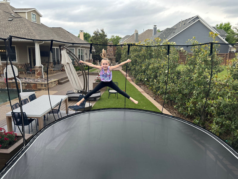 Load image into Gallery viewer, springfree trampoline jumbo oval with girl