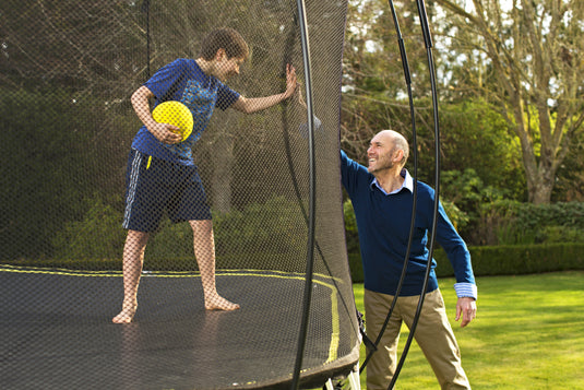 springfree trampoline assembly